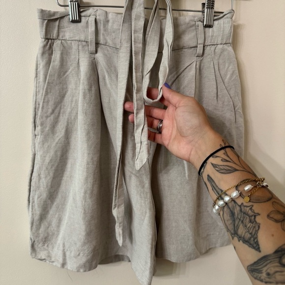 H&M linen blend shorts - size 6 - Picture 5 of 6